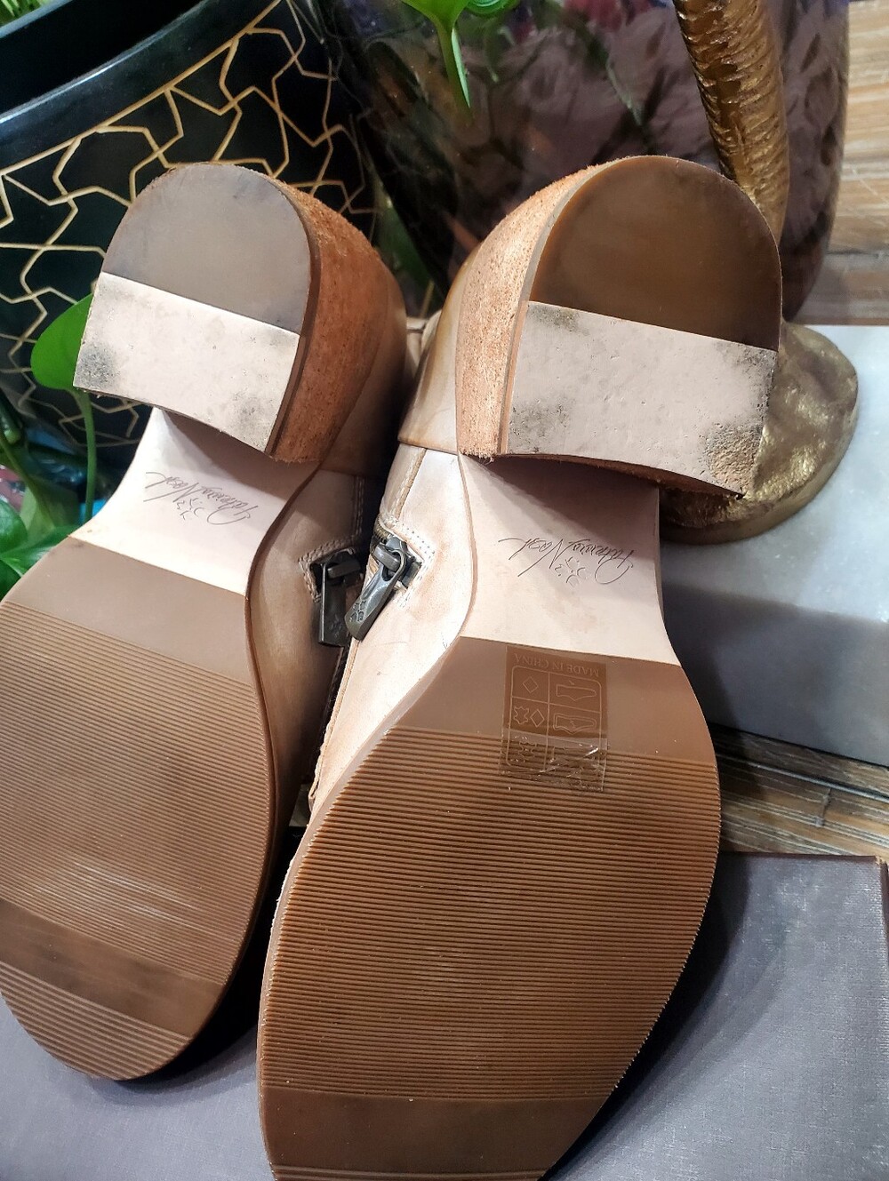 Stylish Tan Leather Ankle Boots - Picture 5 of 11